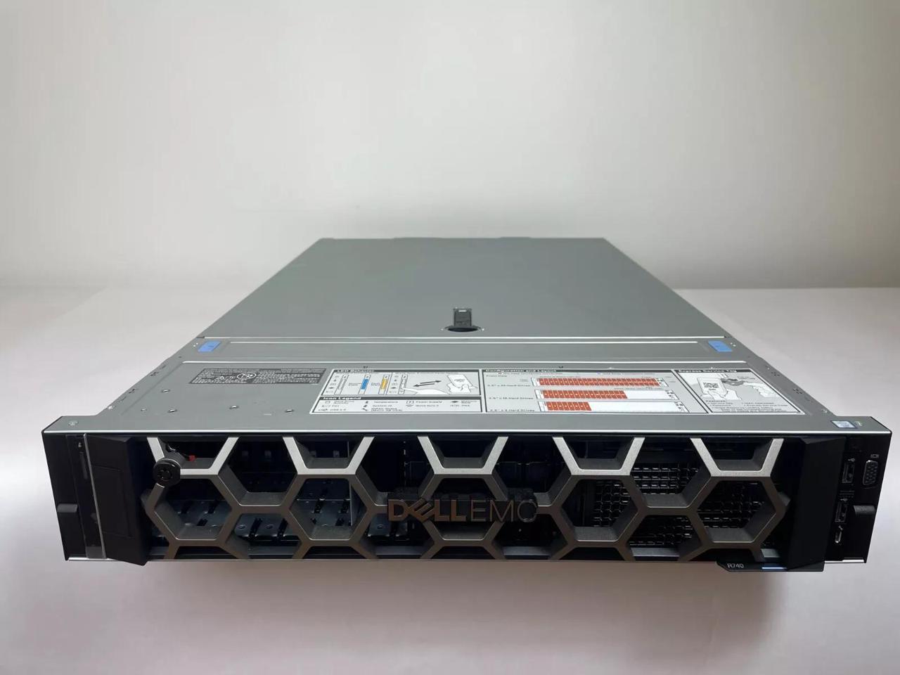 Dell PowerEdge R740, Intel Xeon Silver 4114 10C/20T 2.2GHz, 32GB, 8x 3.5" Bays 2U