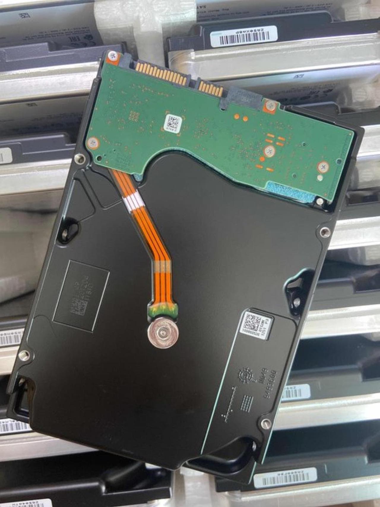 IBM 81Y2464 900GB 10000RPM SAS 6Gb/s 64MB Cache 2.5-Inch Hard Drive