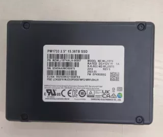 MZ-XLR15T0 - Samsung PM1733 15.36TB PCIe NVMe 4.0 x4 2.5-In SSD