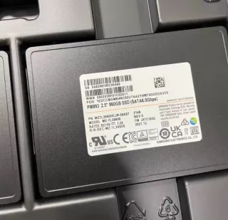 MZ7L3960HCJR-00B7C Samsung 960GB NVMe SSD